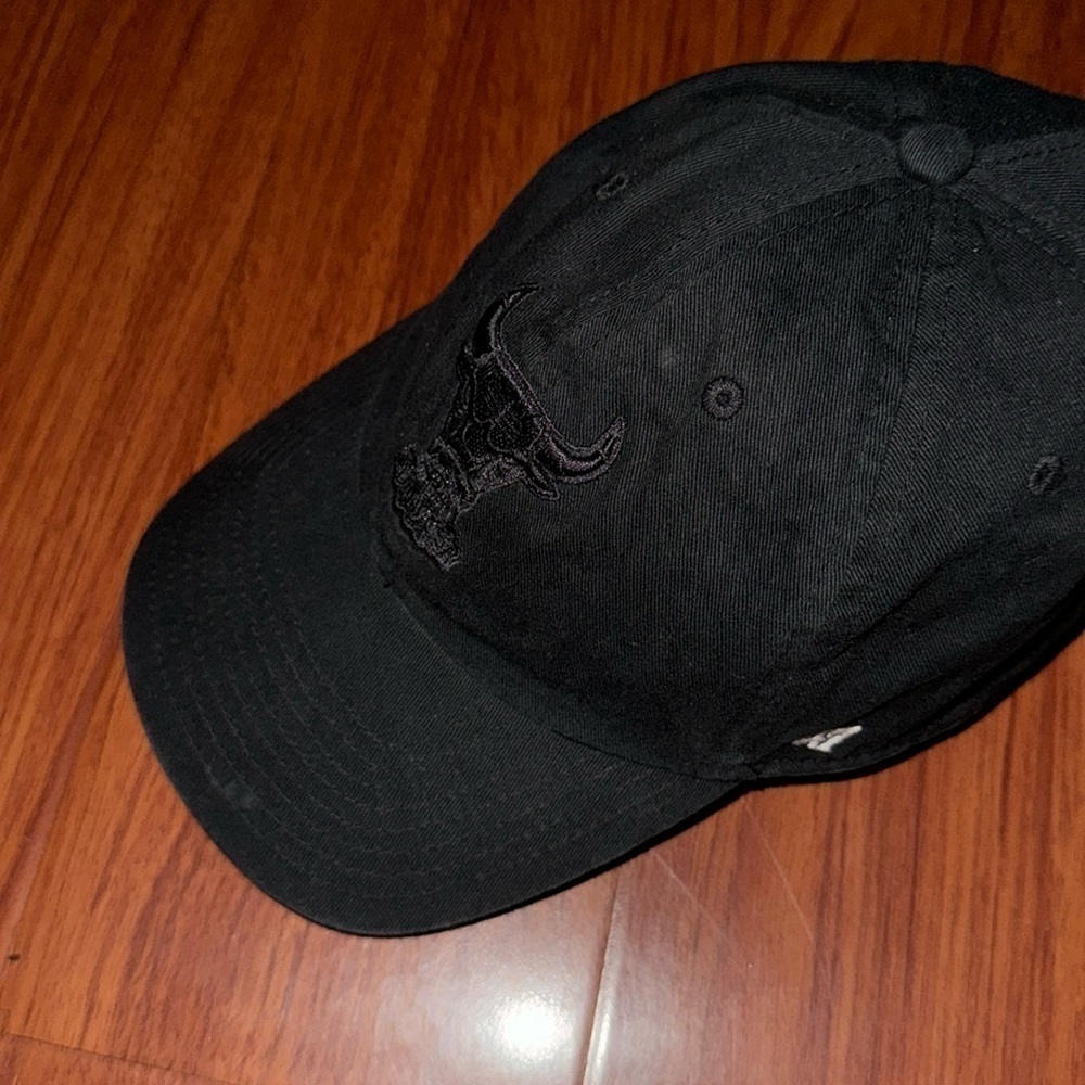 47 Chicago bulls clean up baseball hat cap rare black on black logo - Picture 4 of 7